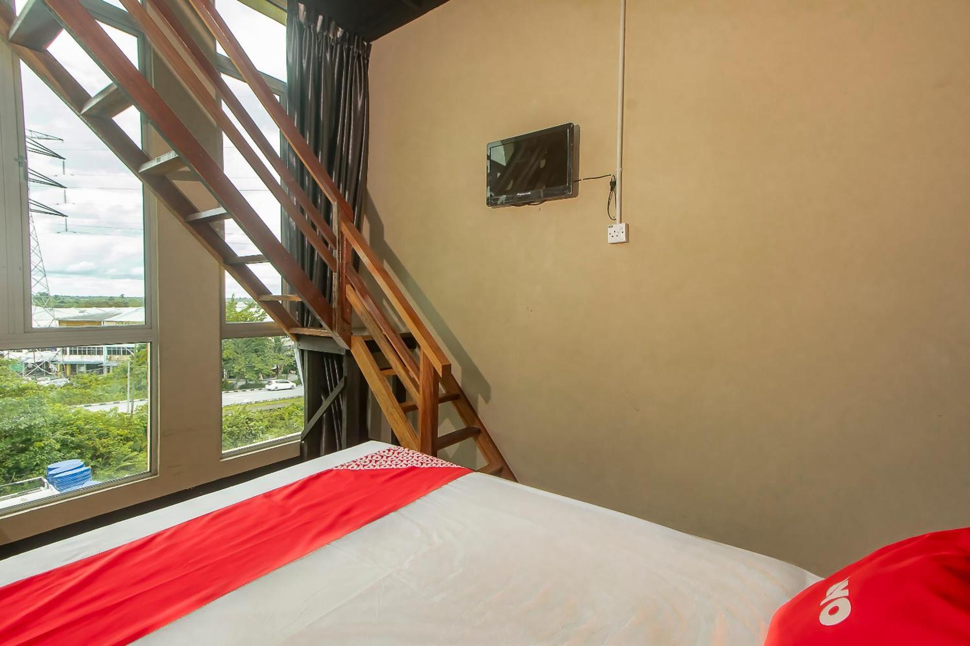 Oyo 90094 Hi Inn 3 Сибу Экстерьер фото