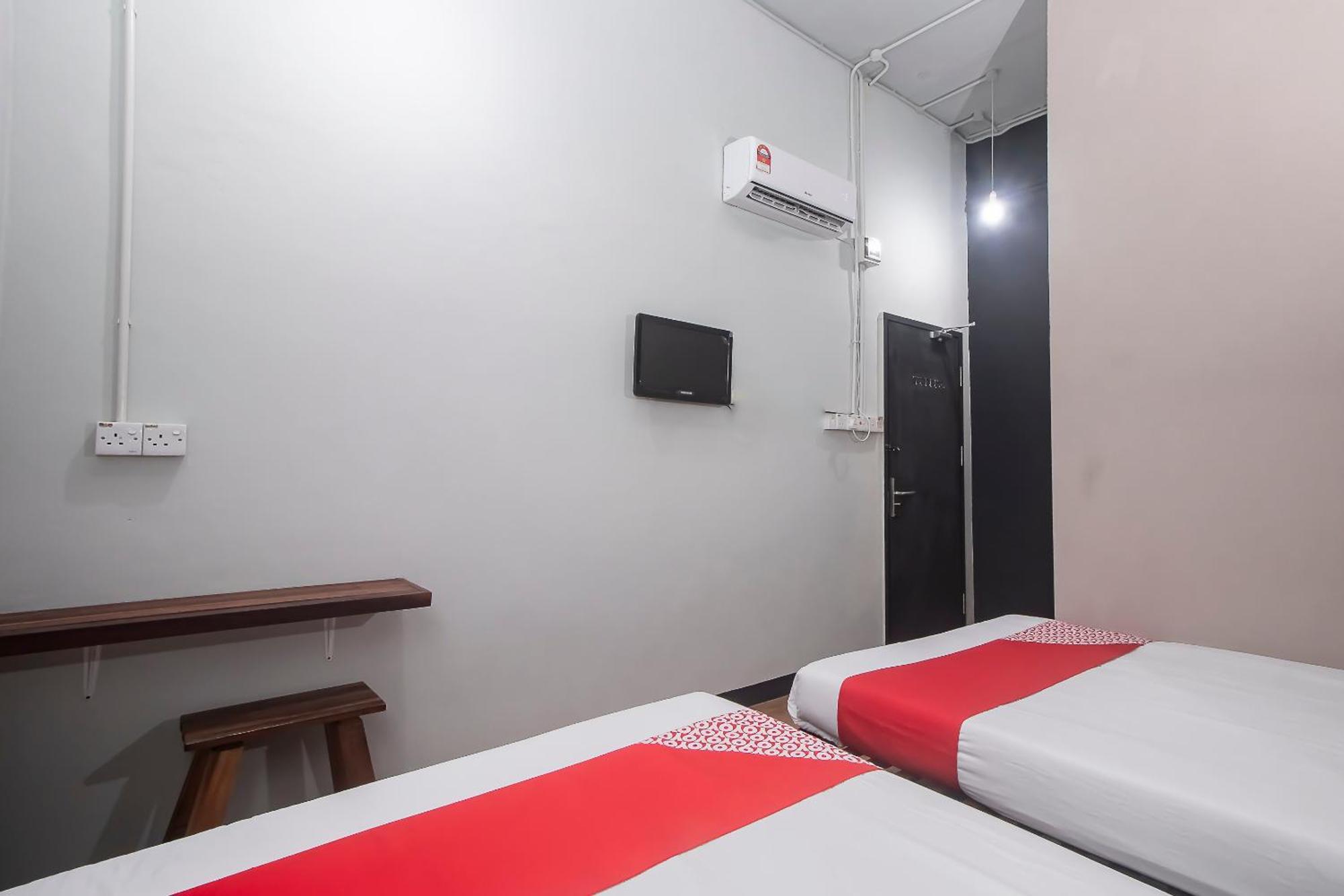 Oyo 90094 Hi Inn 3 Сибу Экстерьер фото