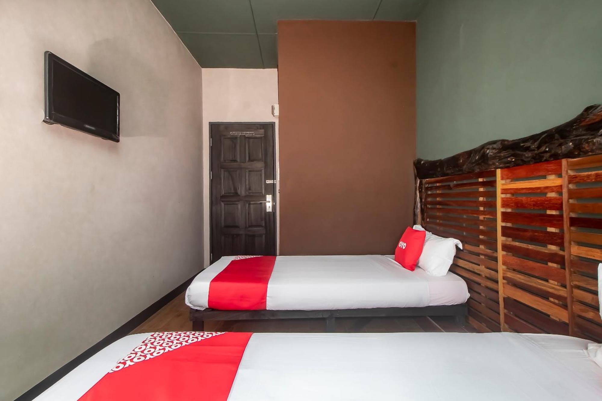 Oyo 90094 Hi Inn 3 Сибу Экстерьер фото