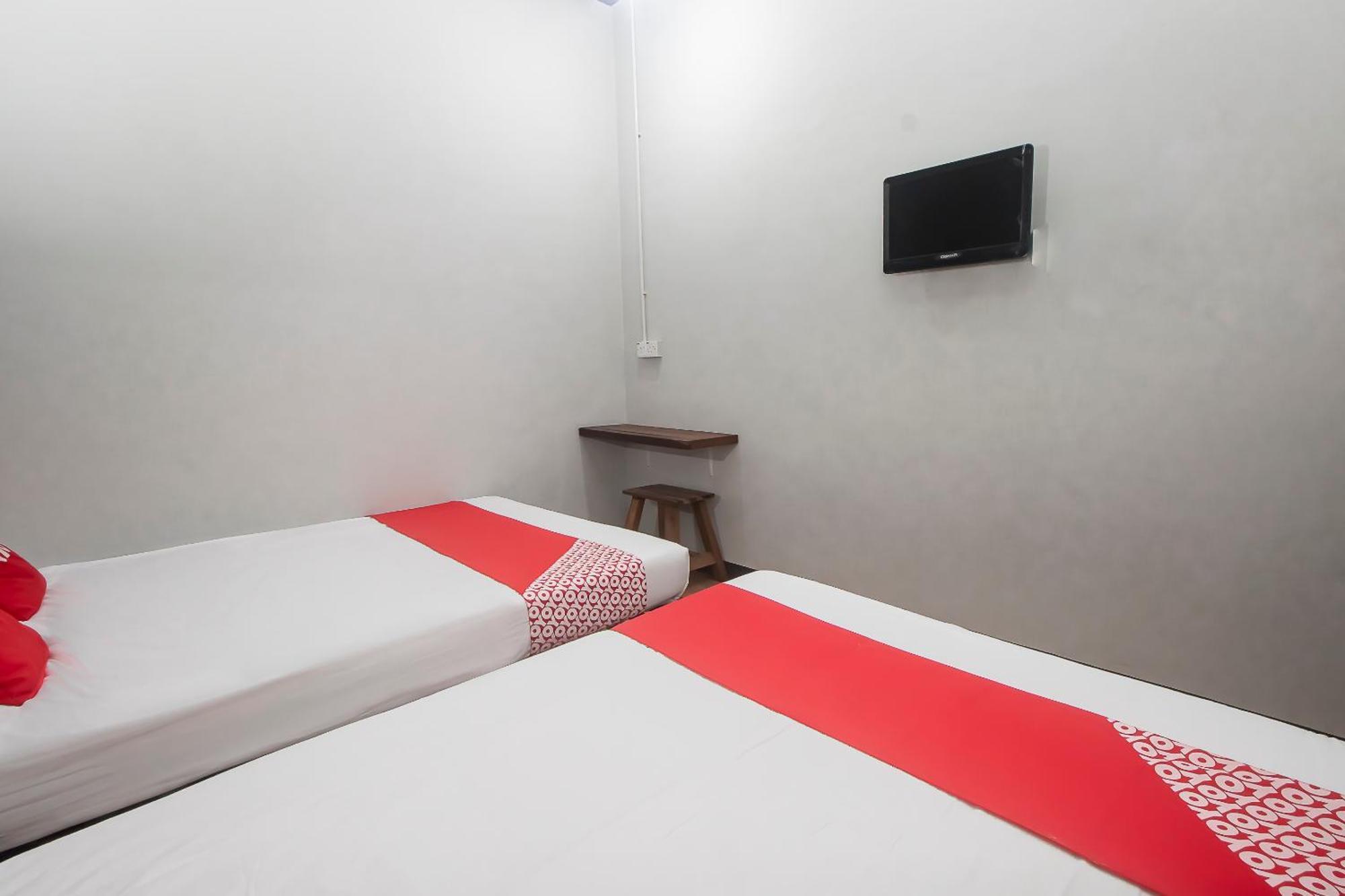 Oyo 90094 Hi Inn 3 Сибу Экстерьер фото