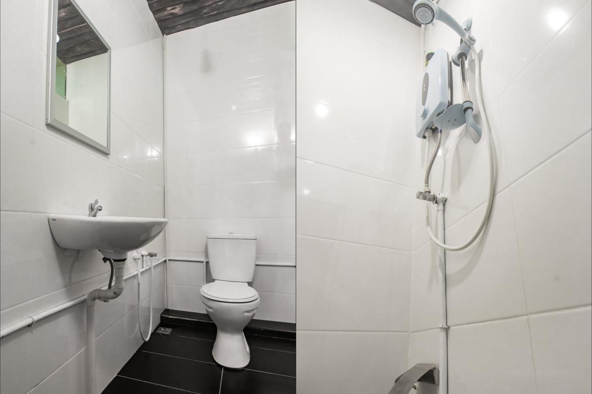 Oyo 90094 Hi Inn 3 Сибу Экстерьер фото