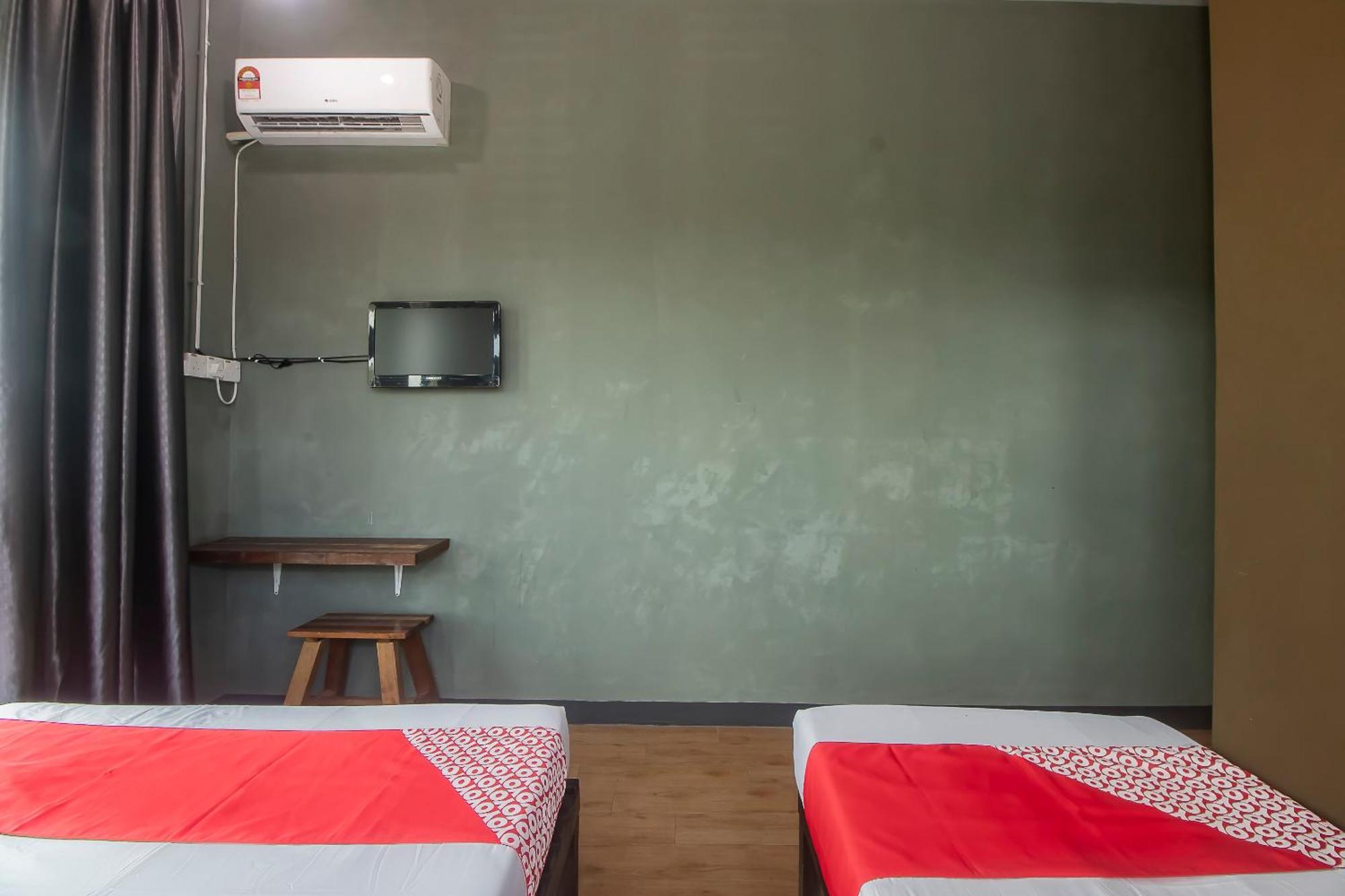 Oyo 90094 Hi Inn 3 Сибу Экстерьер фото