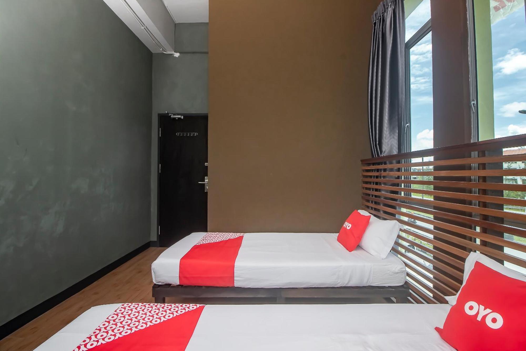 Oyo 90094 Hi Inn 3 Сибу Экстерьер фото